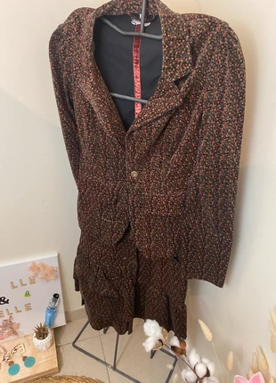 Ensemble jupe + veste en velours fleuri – Taille 38, marca: Carling, estado: Muito bom, tamanho: M / 38 / 10, €9.00, €10.15 inclui Proteção do Comprador