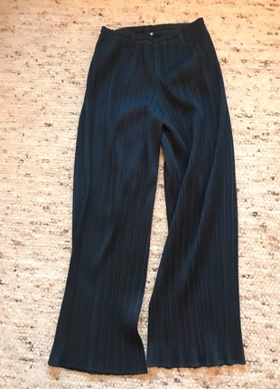 Pantalon PleatsPlease T4 bleu marine, merk: Pleats Please Issey Miyake, staat: Veelgebruikt, maat: M / 38 / 10, € 200,00, € 210,70 inclusief Kopersbescherming