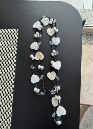 Collana lunga con cuori bianchi e perline, brand: brand, condizioni: Ottime, €3.00, €3.85 include la Protezione acquisti
