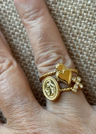 Bague large réglable médaille vierge croix cristaux ronds cœur ex-voto, marke: Petit Créateur, zustand: Neu, größe: Größenverstellbar, 12,90 €, 14,25 € beinhaltet Vinted-Käuferschutz Pro