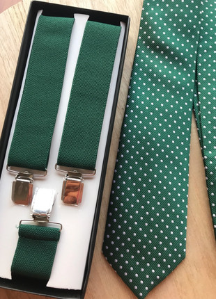 Tirantes y corbata lunares verde, brand: Local, condizioni: Ottime, €12.00, €13.30 include la Protezione acquisti