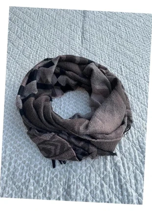 Superbe écharpe longue et chaude pour l'hiver, marke: Zara, zustand: Sehr gut, 9,00 €, 10,15 € inklusive Vinted-Käuferschutz