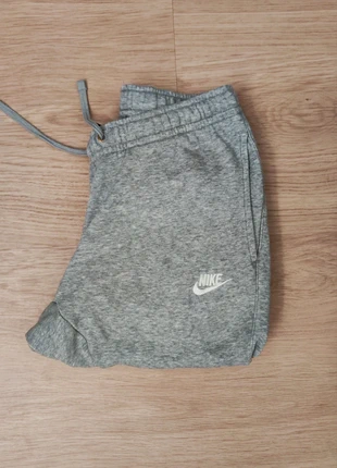 jogging Nike, marque: Nike, état: Très bon état, taille: S, 8,00 €, 9,10 € Protection acheteurs incluse