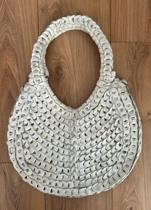 White Woven Shoulder Bag, marque: Unbranded, état: Bon état, 18,00 €, 19,60 € Protection acheteurs incluse