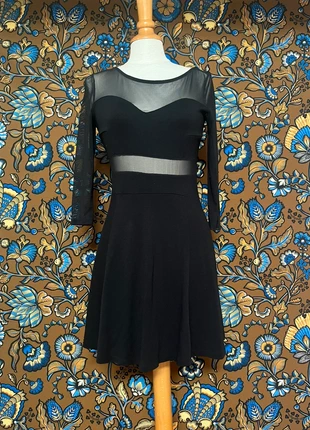 Petite robe noire taille 38, marque: H&M Divided, état: Très bon état, taille: M / 38 / 10, 5,00 €, 5,95 € Protection acheteurs incluse