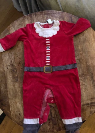 Kerstpakje babyclub, merk: Baby Club, staat: Heel goed, maat: 18-24 maanden / 86 cm, € 2,00, € 2,80 inclusief Kopersbescherming