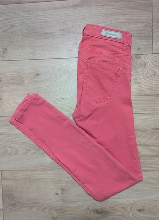 🌸Jeans Stradivarius Premium Femme - Rose - Taille 34/XS - Très bon état, marke: Stradivarius, zustand: Sehr gut, größe: XS / 34 / 6, 3,50 €, 4,38 € inklusive Vinted-Käuferschutz