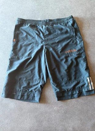 Short Adidas vintage noir – Taille L, merk: adidas, staat: Heel goed, maat: L, € 8,00, € 9,10 inclusief Kopersbescherming