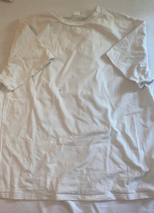 Wit tshirt met een printje op de achter kant! Heeft een paar kleine vlekjes op de voorkant, merk: Shein, staat: Goed, maat: 14 jaar / 164 cm, € 2,50, € 3,33 inclusief Kopersbescherming