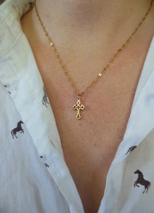 Collier croix fleur de lys ajouré 🌟 doré acier inoxydable, condition: Very good, €8.00, €9.10 includes Buyer Protection Pro