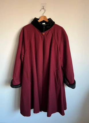 Vintage Red Coat 80% Wool, marque: Vintage Dressing, état: Très bon état, taille: Taille unique, 45,00 €, 47,95 € Protection acheteurs incluse