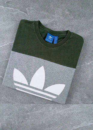 T-shirt Adidas Originals Trefoil - Gris et kaki - Taille M, marke: adidas, zustand: Sehr gut, größe: M, 11,00 €, 12,25 € beinhaltet Vinted-Käuferschutz Pro
