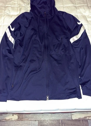 Veste Nike, marque: Nike, état: Très bon état, taille: L, 25,00 €, 26,95 € Protection acheteurs incluse
