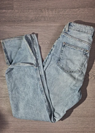 Jean neuf bleu clair taille haute, merk: H&M, staat: Nieuw zonder prijskaartje, maat: XS / 34 / 6, € 12,00, € 13,30 inclusief Kopersbescherming