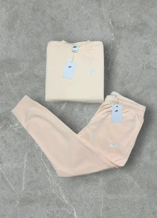 Ensemble Nike fleece rose saumon, marke: Nike, zustand: Sehr gut, größe: M, 89,00 €, 94,15 € inklusive Vinted-Käuferschutz
