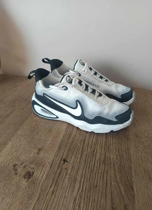 Nike Air Max blanc et noir taille 37.5, marke: Nike Air, zustand: Sehr gut, größe: 37, 30,00 €, 32,20 € inklusive Vinted-Käuferschutz