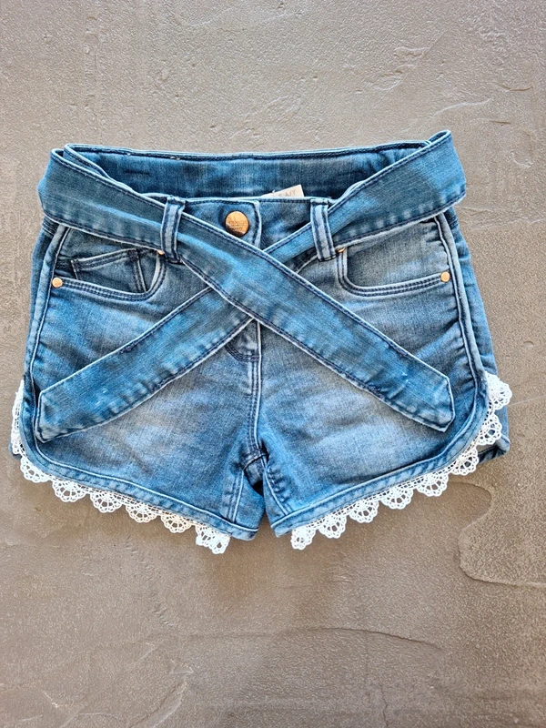 Short en jean avec dentelle
