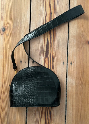 Schwarze Schultertasche in Kroko-Optik (Kunstleder), marque: Sonstiges, état: Très bon état, 15,00 €, 16,45 € Protection acheteurs incluse