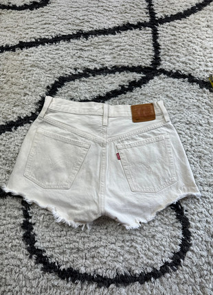 Short Levi’s 501 Premium W26 Blanc SL011, marque: Levi's, état: Très bon état, taille: S / 36 / 8, 18,00 €, 19,60 € Protection acheteurs (Pro) incluse
