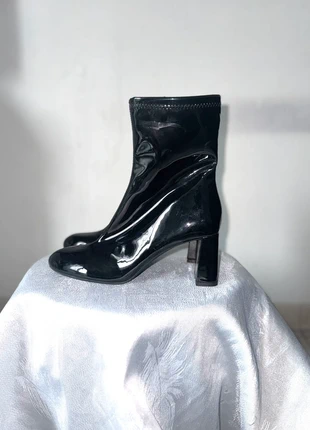Bottine Y2K Vinyl Bershka Noir, marque: Bershka, état: Neuf sans étiquette, taille: 39, 14,99 €, 16,44 € Protection acheteurs incluse