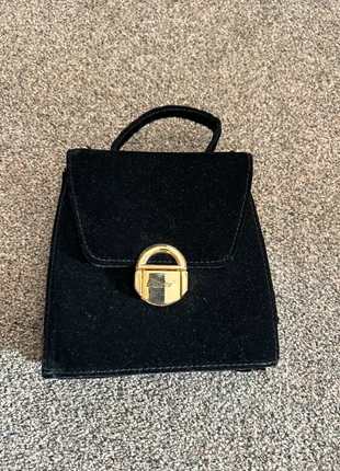 Vintage chiltern evening bag, black velvet with gold hardware, small handled bag, brand: Chiltern, condition: Very good, £5.00, £5.95 includes Buyer Protection
