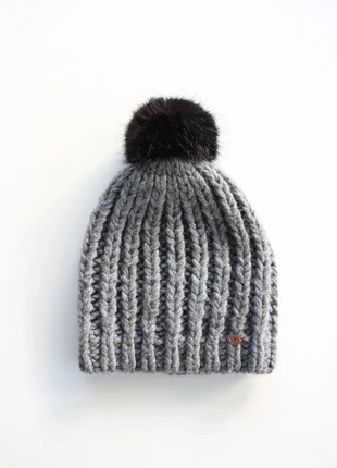 Bonnet Esprit femme gris à pompon noir, marque: Esprit, état: Neuf sans étiquette, taille: Taille unique, 7,00 €, 8,05 € Protection acheteurs (Pro) incluse
