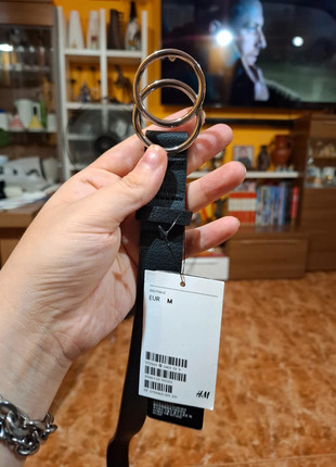 Cinturón H&M 100cm, marque: H&M, état: Neuf avec étiquette, taille: 100 cm, 8,00 €, 9,10 € Protection acheteurs incluse