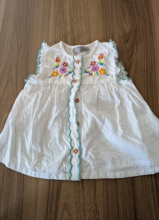 Blouse fleurie - 9 mois, marca: Bout'chou, estado: Muito bom, tamanho: 9-12 meses / 74 cm, €1.00, €1.75 inclui Proteção do Comprador