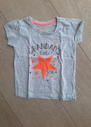 Grijs t-shirtje met tekst grandad's little girl, merk: Made with love, staat: Heel goed, maat: 18-24 maanden / 86 cm, € 3,50, € 4,38 inclusief Kopersbescherming
