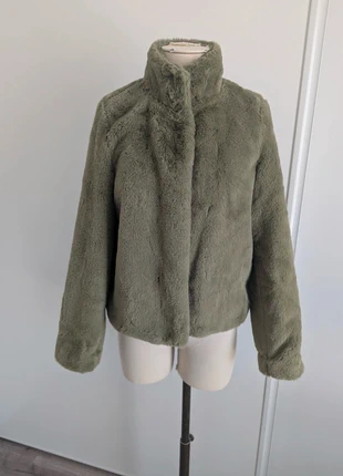 Veste fausse fourrure kaki Vero Moda en taille XS, marque: Vero Moda, état: Très bon état, taille: XS / 34 / 6, 20,00 €, 21,70 € Protection acheteurs incluse