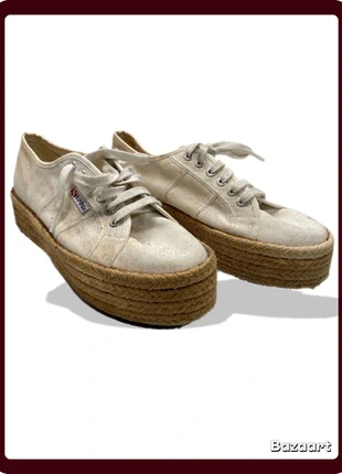 Baskets Superga toile femme blancs Taille 41, marque: Superga, état: Bon état, taille: 41, 1,99 €, 2,79 € Protection acheteurs incluse