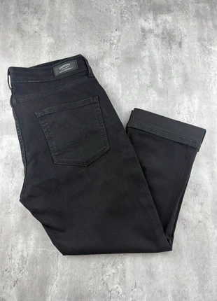 Jean levi’s W31 FR40 model modern capri coupe droite femme couleur noir en très bon état, brand: Levi's, condizioni: Ottime, taglia: L / IT 44 / EU 40, €15.00, €16.45 include la Protezione acquisti