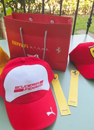 Kit Cappellini Ferrari, brand: Ferrari, condizioni: Nuovo con cartellino, taglia: Taglia unica, €55.00, €58.45 include la Protezione acquisti