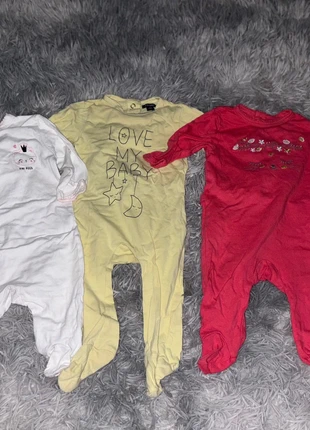 Lot 3 grenouillères bébé fille 3mois – doux, colorés et confort garantis !, marque: Kiabi, état: Neuf sans étiquette, taille: 3-6 mois / 62 cm, 3,00 €, 3,85 € Protection acheteurs incluse