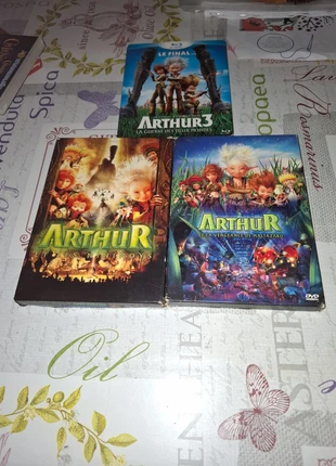Deux DVD et un Blu Ray Arthur 1.2.3, staat: Goed, € 6,00, € 7,00 inclusief Kopersbescherming