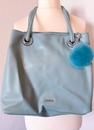 Light Blue Leather Handbag – Plush Charm / Hellblaue Ledertasche mit Plüsch-Anhänger, merk: Catwalk, staat: Heel goed, € 10,00, € 11,20 inclusief Kopersbescherming