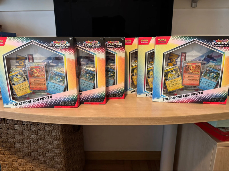 Pokémon evoluzione prismatiche collezione con poster X3