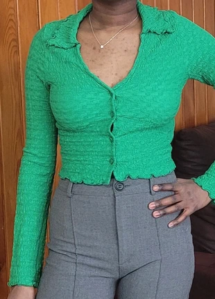 Haut Habillé Vert Col Échancré Manches Volantes, marque: Monki, état: Très bon état, taille: XS / 34 / 6, 3,00 €, 3,85 € Protection acheteurs incluse