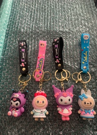 2 labubu / 2 Kuromi, brand: Kuromi, condizioni: Nuovo senza cartellino, taglia: Taglia unica, €8.00, €9.10 include la Protezione acquisti