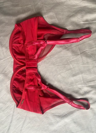 Soutien gorge Chantelle rouge, marque: Chantelle, état: Très bon état, taille: 85F, 5,00 €, 5,95 € Protection acheteurs incluse