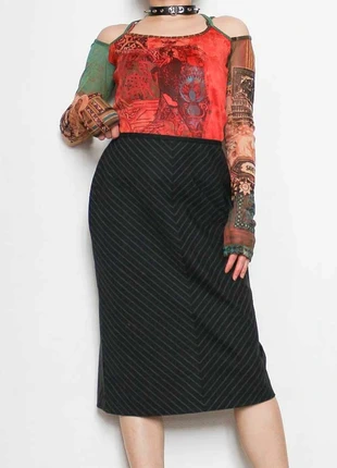 Black skirt with fine stripes | Jupe à fines rayures, marque: Vintage, état: Très bon état, taille: XS / 34 / 6, 8,00 €, 9,10 € Protection acheteurs (Pro) incluse