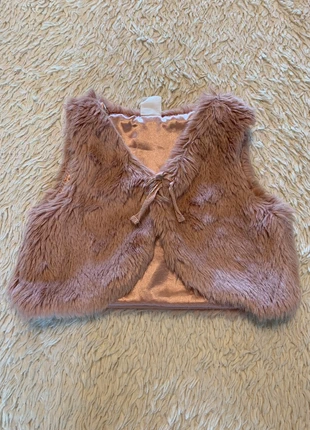 Gilet fourrure rose pale, brand: H&M, condition: Very good, size: 3-6 months / 62 cm, €2.50, €3.33 includes Buyer Protection