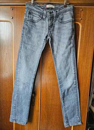 Jean Levi's, marque: Levi's, état: Très bon état, taille: S / 36 / 8, 15,00 €, 16,45 € Protection acheteurs incluse