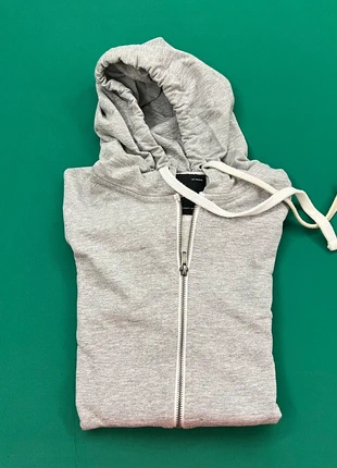 Felpa grigia Pull&Bear con zip e cappuccio – taglia M, marca: Pull & Bear, estado: Muy bueno, tamaño: M, 4,90 €, 5,85 € Protección al comprador incluida