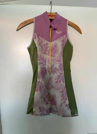 Combinaison de surf Roxy shorty frontzip, marque: Roxy, état: Neuf avec étiquette, taille: XS / 34 / 6, 45,00 €, 47,95 € Protection acheteurs incluse