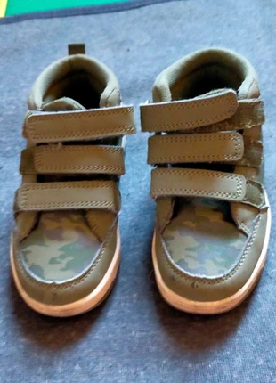 Lot 2 paires baskets garçon Primark – Pointure 24, marque: Primark, état: Bon état, taille: 24, 10,00 €, 11,20 € Protection acheteurs incluse