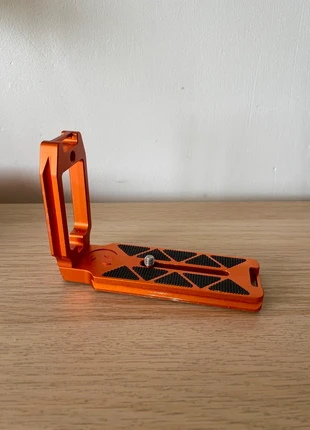 Three Legged Thing QR11 Universal Camera ‘L’ Bracket Copper Finnish, brand: Three Legged Thing, condition: Very good, £25.00, £26.95 includes Buyer Protection