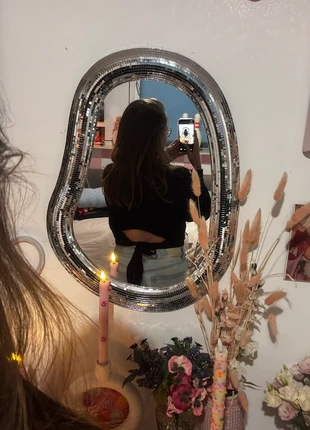 Zwart H&M cropped truitje met open rug en strik, marque: H&M, état: Très bon état, taille: M / 38 / 10, 8,00 €, 9,10 € Protection acheteurs incluse