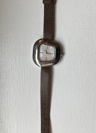 Montre vintage Y2K Skalli avec cadran nacré et bracelet cuir, brand: Skalli, condition: Good, size: 30–38 mm, €10.00, €11.20 includes Buyer Protection Pro