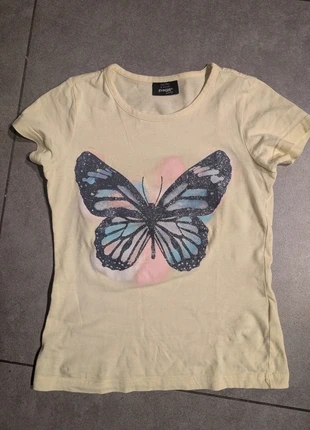 T-shirt met vlinder, merk: Page One Young, staat: Heel goed, maat: 9 jaar / 134 cm, € 1,75, € 2,54 inclusief Kopersbescherming